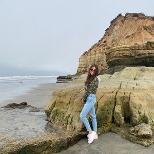 Meet Your Posher, Jolie